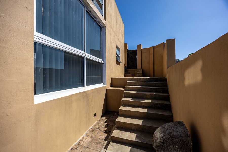 5 Bedroom Property for Sale in Gonubie North Eastern Cape